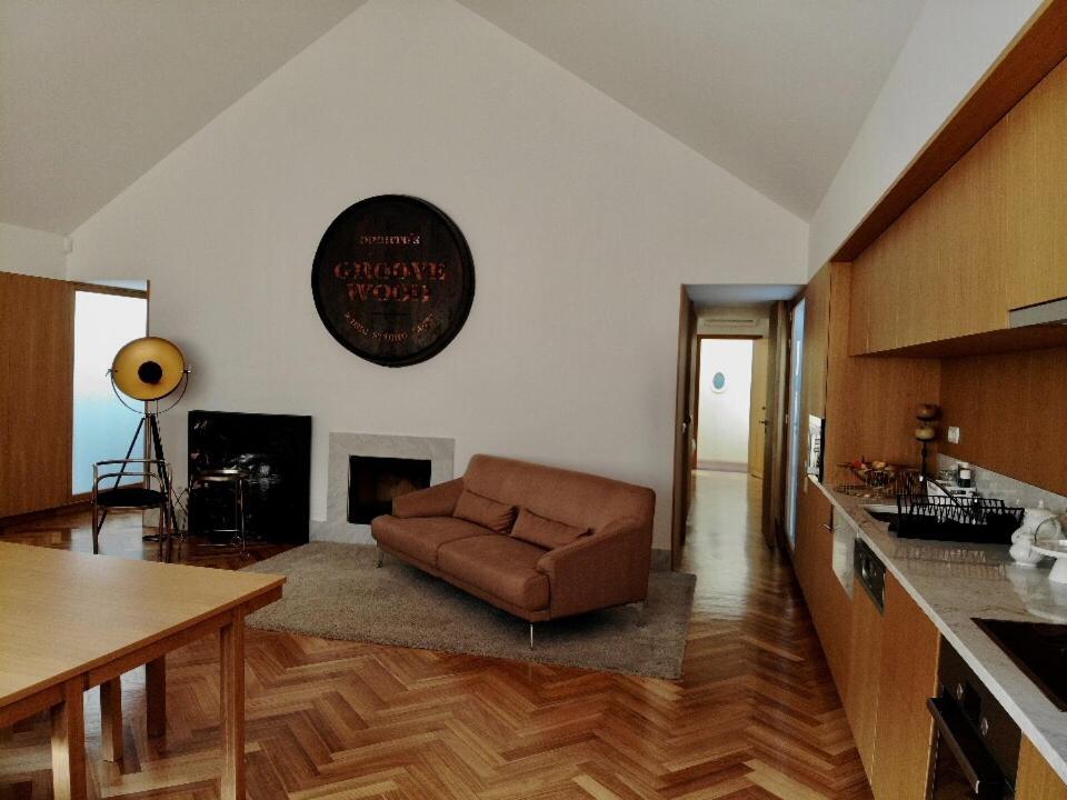 Groove-Wood Loft Apartment บีลาโนวาเดกายา ภายนอก รูปภาพ